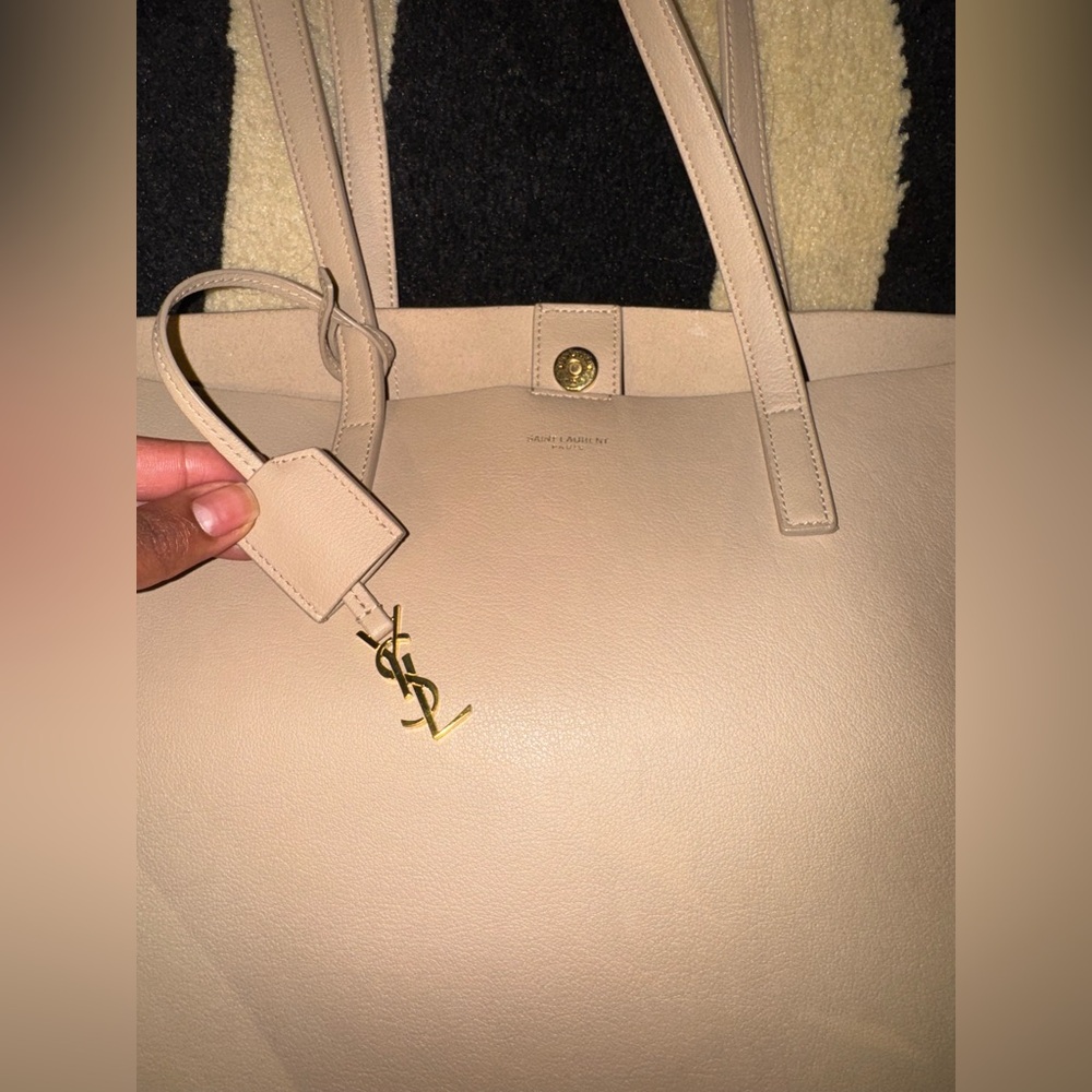 AUTHENTIC SAINT LAURENT LEATHER SHOPPING TOTE - Picture 3 of 16
